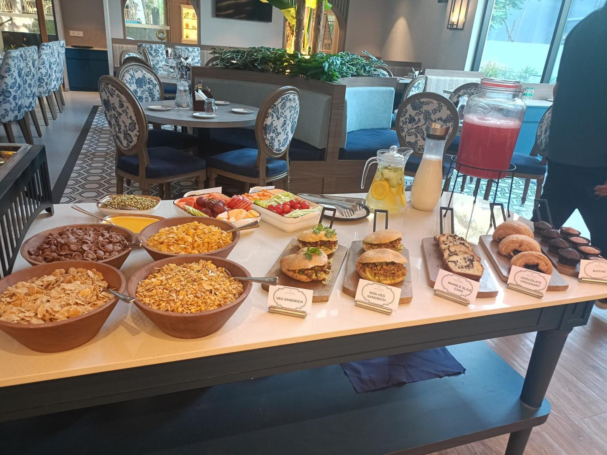 Meritas Auberge Calangute Goa Bagian luar foto